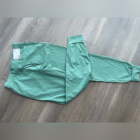 NWT XS Sold Out Color Uniqlo Airism jogger pants - Picture 1 of 10
